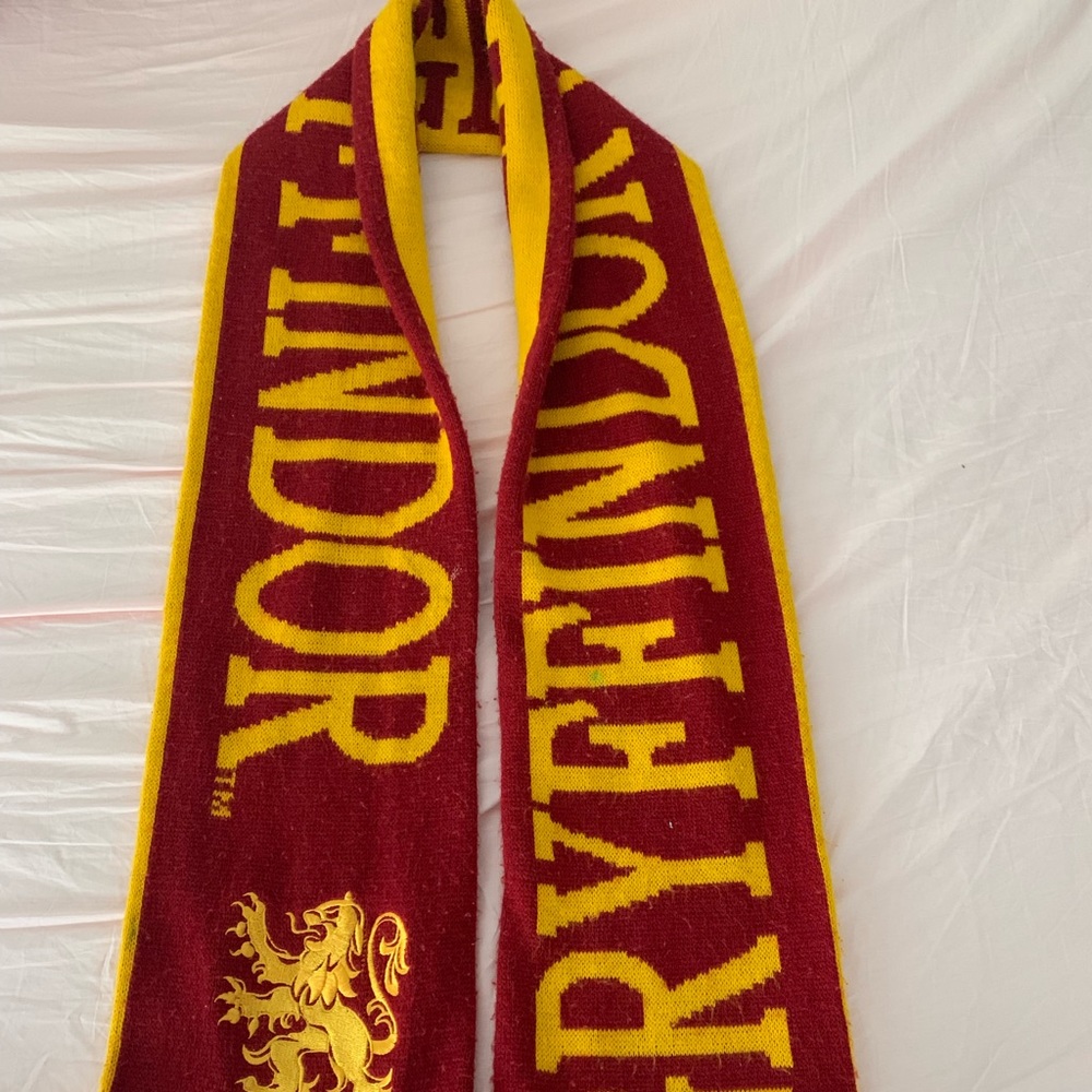 Griffindor used scarf